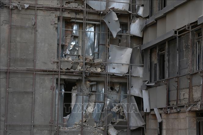 Bệnh viện bị hư hại sau cuộc không kích tại Tehran, Iran. Ảnh: THX/TTXVN