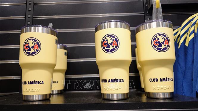 Một gian hàng bán các sản phẩm liên quan đến World Cup 2026 tại trung tâm thủ đô Mexico City, Mexico. Ảnh: Phi Hùng - PV TTXVN tại Mexico