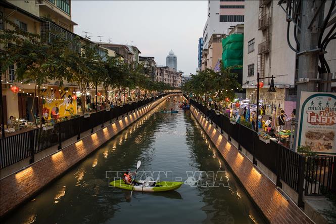 Khách du lịch tại Bangkok, Thái Lan. Ảnh: THX/TTXVN
