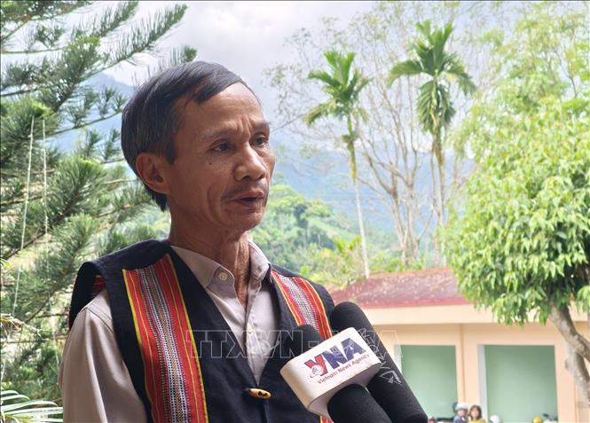 Ông Hồ Văn Dư (đồng bào Ca Dong, Bí thư Chi bộ thôn Trà Mai, xã Nam Trà My, thành phố Đà Nẵng) kỳ vọng các đại biểu trúng cử sẽ đưa ra các chính sách đầu tư hoàn thiện cơ sở hạ tầng, phát triển kinh tế khu vực miền núi. Ảnh: Quốc Dũng - TTXVN