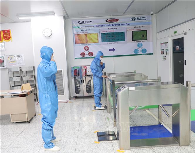 Công ty trách nhiệm hữu hạn Seoul Semiconductor Vina - doanh nghiệp 100% vốn Hàn Quốc, chuyên nghiên cứu, phát triển, sản xuất và đóng gói các sản phẩm công nghệ LED cao cấp với 2500 công nhân đến làm việc đàu năm. Ảnh: Đại Nghĩa - TTXVN