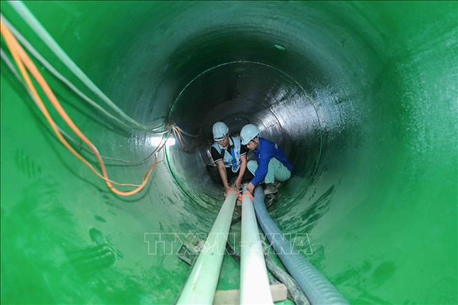 Hệ thống khoan kích ngầm AVN dưới lòng đất luôn được kiểm tra, bảo dưỡng thường xuyên nhằm đảm bảo vận hành ổn định và an toàn. Ảnh: Phan Phương – TTXVN