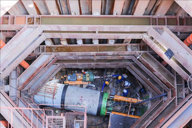 Tuyến cống bao dọc sông Lừ là hệ thống cống kích ngầm tiên tiến, lần đầu áp dụng cho dự án xử lý nước thải Thủ đô. Ảnh: Phan Phương – TTXVN
