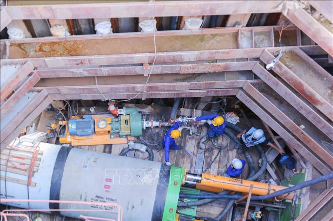 Tuyến cống bao dọc sông Lừ là hệ thống cống kích ngầm tiên tiến, lần đầu áp dụng cho dự án xử lý nước thải Thủ đô. Ảnh: Phan Phương – TTXVN