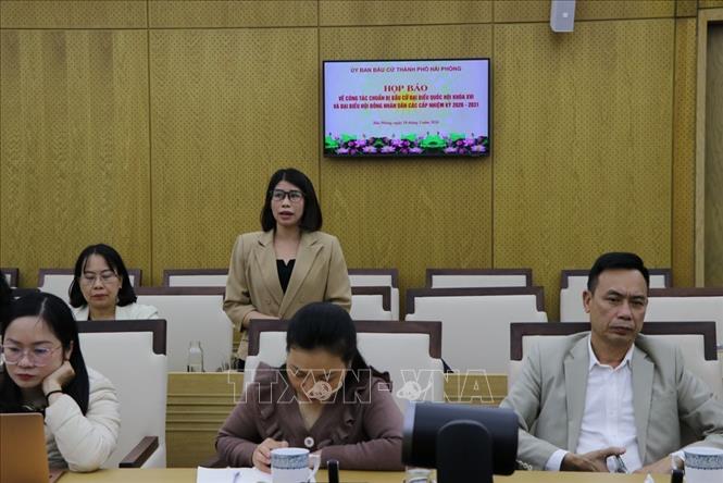 Nhà báo đặt câu hỏi tại cuộc họp báo. Ảnh: Mạnh Minh - TTXVN