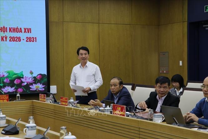 Phó Chủ tịch thường trực Ủy ban Mặt trận Tổ quốc Việt Nam thành phố Hải Phòng Nguyễn Đức Tuấn trao đổi thông tin tại cuộc họp báo. Ảnh: Mạnh Minh – TTXVN