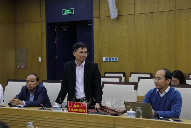 Phó Giám đốc Sở Nội vụ Hải Phòng Đỗ Huy Chính trao đổi thông tin tại cuộc họp báo. Ảnh: Mạnh Minh – TTXVN