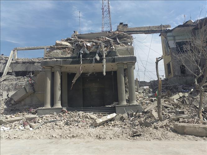 Cảnh đổ nát sau cuộc không kích tại Tehran, Iran. Ảnh: THX/TTXVN