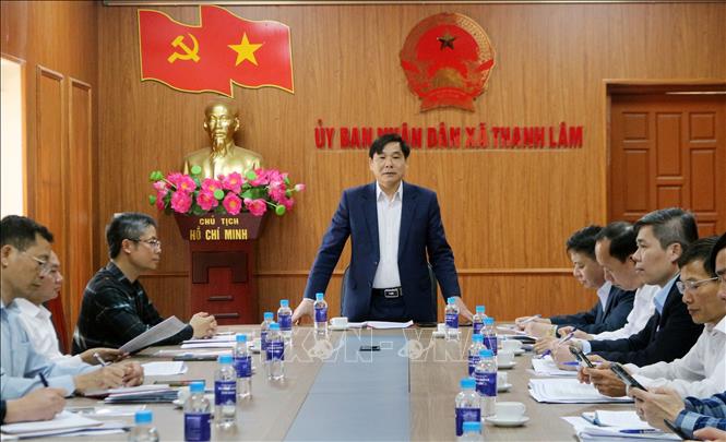 Phó Chủ tịch Ủy ban nhân dân tỉnh Ninh Bình Nguyễn Anh Chức phát biểu chỉ đạo tại buổi làm việc với Ủy ban Bầu cử xã Thanh Lâm. Ảnh: Nguyễn Chinh – TTXVN