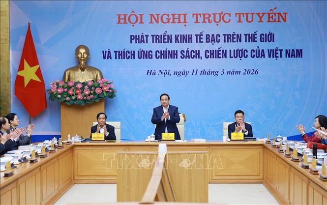Thủ tướng Phạm Minh Chính chủ trì Hội nghị trực tuyến về kinh tế bạc trên thế giới và thích ứng chính sách, chiến lược của Việt Nam. Ảnh: Dương Giang-TTXVN