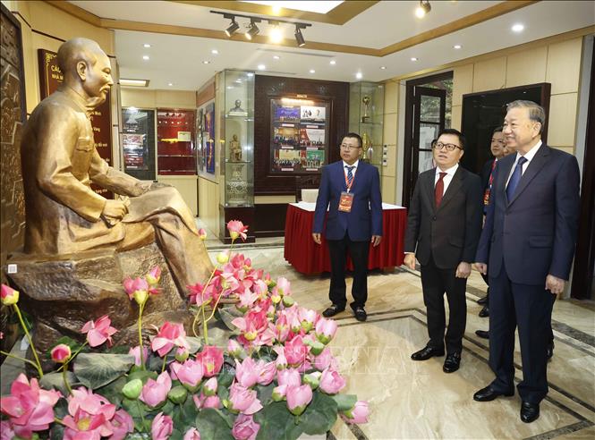 Tổng Bí thư Tô Lâm thăm Nhà truyền thống của Báo Nhân Dân. Ảnh: Thống Nhất – TTXVN