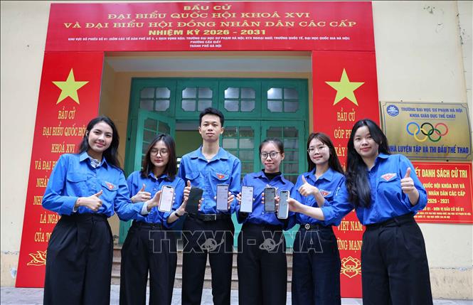 Thành thạo công nghệ, am hiểu về các ứng dụng, mỗi đoàn viên, thanh niên của Trường Đại học Sư phạm Hà Nội là một tuyên truyền viên tích cực cho công tác bầu cử. Ảnh: Thanh Tùng - TTXVN