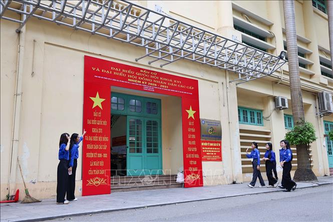 Công tác chuẩn bị tại khu vực bỏ phiếu số 01 (Trường Đại học Sư phạm Hà Nội) đã cơ bản hoàn tất, sẵn sàng cho ngày bầu cử. Ảnh: Thanh Tùng - TTXVN