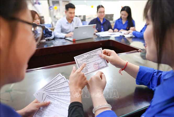 Nhà trường đã rà soát, lập danh sách cụ thể cho từng nhóm cử tri để đảm bảo việc phát thẻ và bỏ phiếu đúng quy định. Ảnh: Thanh Tùng - TTXVN