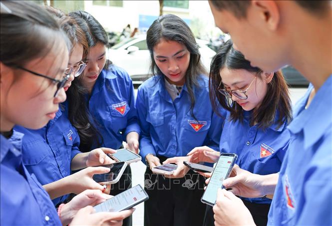 Thành thạo công nghệ, am hiểu về các ứng dụng, mỗi đoàn viên, thanh niên của Trường Đại học Sư phạm Hà Nội là một tuyên truyền viên tích cực cho công tác bầu cử. Ảnh: Thanh Tùng - TTXVN