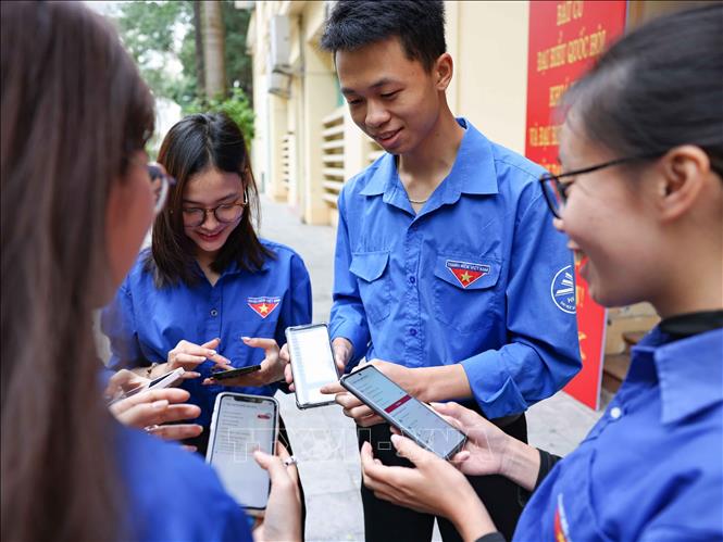Thành thạo công nghệ, am hiểu về các ứng dụng, mỗi đoàn viên, thanh niên của Trường Đại học Sư phạm Hà Nội là một tuyên truyền viên tích cực cho công tác bầu cử. Ảnh: Thanh Tùng - TTXVN