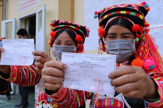 Hơn 274.200 cử tri đồng bào các dân tộc trên địa bàn tỉnh Lai Châu rộn ràng đi bỏ phiếu bầu đại biểu Quốc hội khóa XV và đại biểu HĐND các cấp nhiệm kỳ 2021-2026. Ảnh: TTXVN