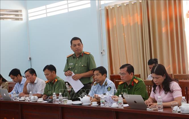 Đại diện ngành chức năng phát biểu tại buổi làm việc.  Ảnh: Lê Thúy Hằng – TTXVN