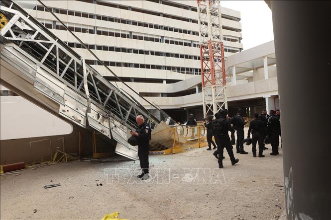 Khu vực bị thiệt hại sau cuộc tấn công bằng tên lửa của Iran tại Yehud, Israel ngày 9/3/2026. Ảnh: THX/TTXVN