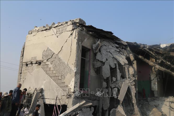 Hiện trường đổ nát của trường tiểu học nữ sinh Shajareh Tayyiba ở thành phố Minab, miền Nam Iran, sau khi trúng không kích ngày 28/2/2026. Ảnh: THX/TTXVN