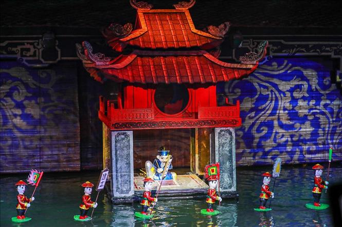 Nghệ thuật múa rối nước truyền thống được biểu diễn tại Nhà hát múa rối Việt Nam. Ảnh: Khánh Hoà - TTXVN