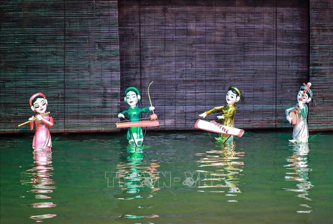 Nghệ thuật múa rối nước truyền thống biểu diễn tại Nhà hát múa rối Việt Nam. Ảnh: Khánh Hoà - TTXVN