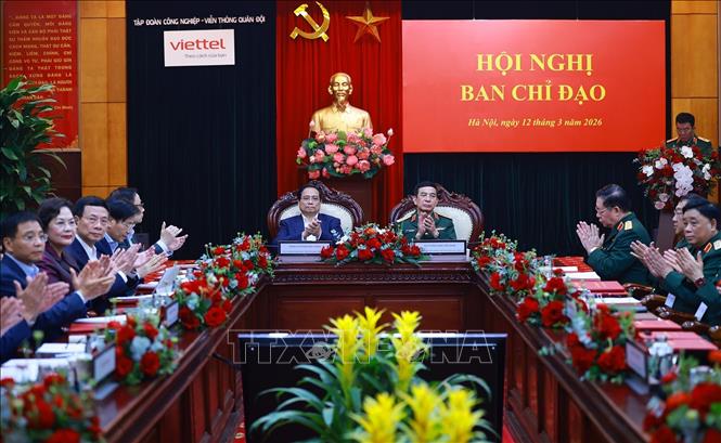 Thủ tướng Phạm Minh Chính làm việc với Bộ Quốc phòng và các bộ, ngành về kết quả hoạt động nghiên cứu, sản xuất, phát triển công nghiệp quốc phòng. Ảnh: Dương Giang-TTXVN 
