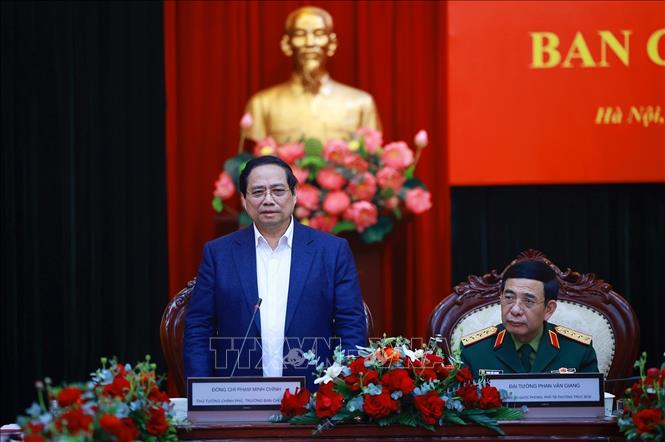 Thủ tướng Phạm Minh Chính làm việc với Bộ Quốc phòng và các bộ, ngành về kết quả hoạt động nghiên cứu, sản xuất, phát triển công nghiệp quốc phòng. Ảnh: Dương Giang-TTXVN 
