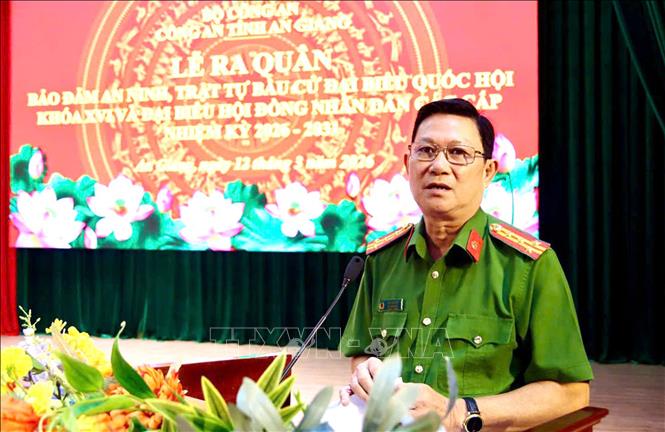 Đại tá Diệp Văn Thế, Phó Giám đốc Công an tỉnh An Giang, phát biểu chỉ đạo. Ảnh: Văn Sĩ - TTXVN