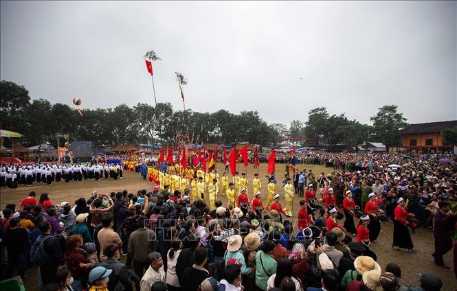 Màn rước kiệu trong ngày lễ hội Khai Hạ dân tộc Mường. Ảnh: Lưu Trọng Đạt - TTXVN