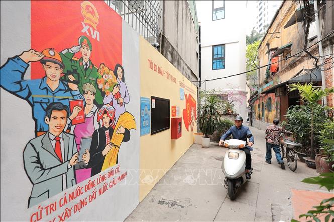 Công trình dân vận khéo “Tranh tường bích họa” chào mừng bầu cử đại biểu Quốc hội và đại biểu HĐND các cấp nhiệm kỳ 2026 - 2031, đồng thời hướng tới kỷ niệm 95 năm Ngày thành lập Đoàn TNCS Hồ Chí Minh (26/3/1931 – 26/3/2026). Ảnh: Lê Đông - TTXVN