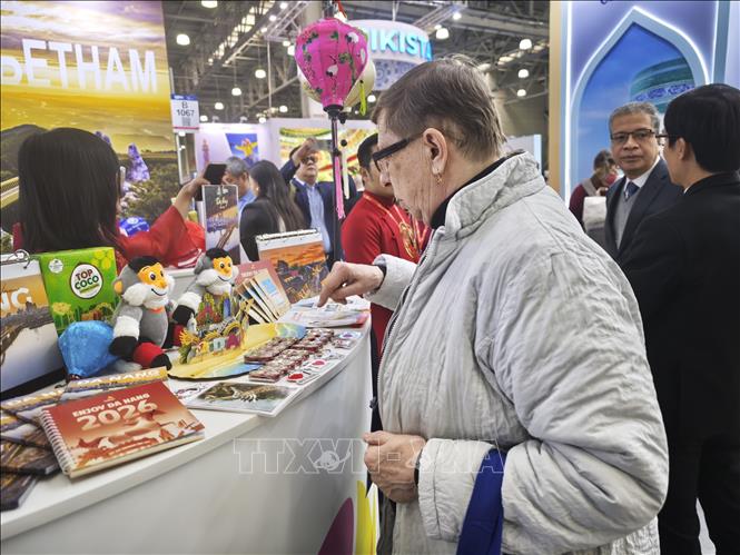 Khách tham quan gian hàng du lịch Đà Nẵng tại MITT-2026. Ảnh: Tâm Hằng - PV TTXVN tại LB Nga