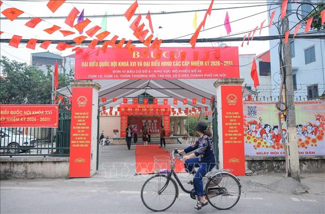 Đơn vị bầu cử số 6, khu vực bỏ phiếu số 32 được trang hoàng rực rỡ, sẵn sàng cho ngày bầu cử. Ảnh: Hoàng Hiếu - TTXVN