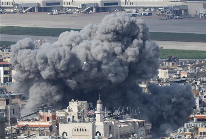 Khói bốc lên từ khu vực bị quân đội Israel không kích ở thủ đô Beirut, Liban ngày 4/3/2026. Ảnh: THX/TTXVN  