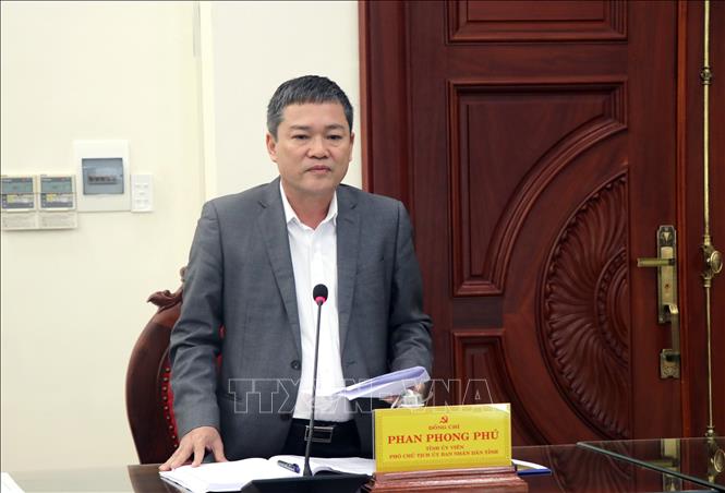 Ông Phan Phong Phú, Phó Chủ tịch UBND tỉnh Quảng Trị đề xuất cho phép hình thành các khu dân cư, thương mại dọc tuyến đường ven biển Nhật Lệ (đoạn phường Đồng Thuận) nhằm tạo thêm sinh khí, thúc đẩy phát triển đô thị và du lịch ven biển. Ảnh: Nguyên Linh – TTXVN