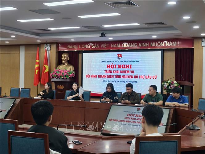 Đoàn thanh niên phường Đống Đa (Hà Nội) tập huấn, hướng dẫn thanh niên tình nguyện hỗ trợ bầu cử. Ảnh: Kim Anh – TTXVN