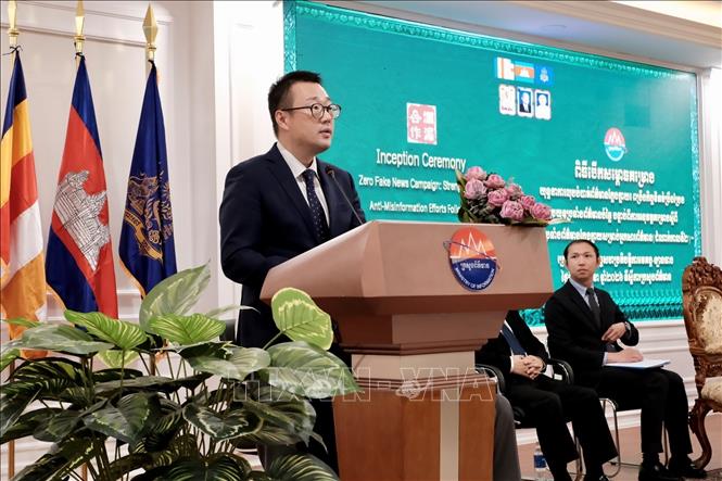 Ông Trần Thông (Chen Cong), đại diện Đại sứ quán Trung Quốc tại Campuchia phát biểu tại sự kiện. Ảnh: Quang Anh - PV TTXVN tại Campuchia.