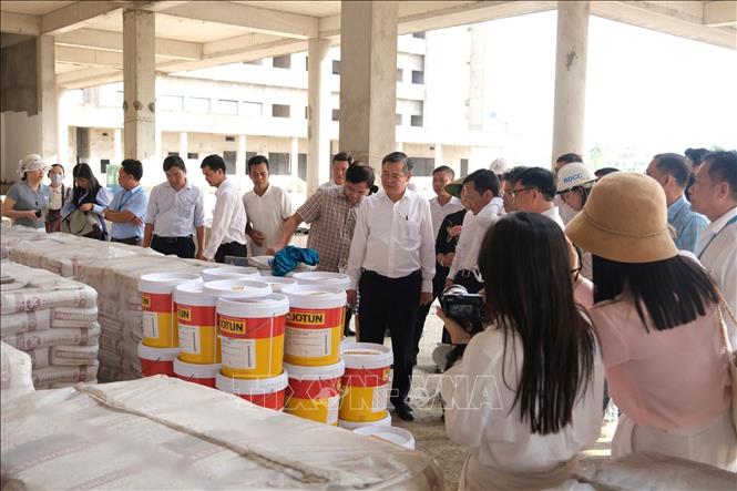 Vật liệu thi công được tập kết tại công trình. Ảnh: Ánh Tuyết - TTXVN