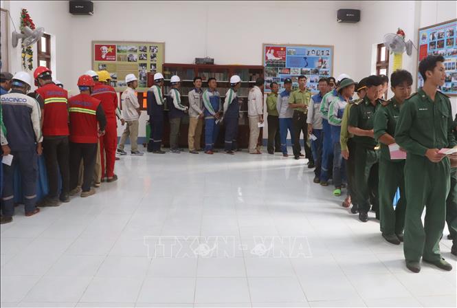 Không khí bầu cử tại cụm đảo Hòn Khoai. Ảnh: Tuấn Phi - TTXVN 