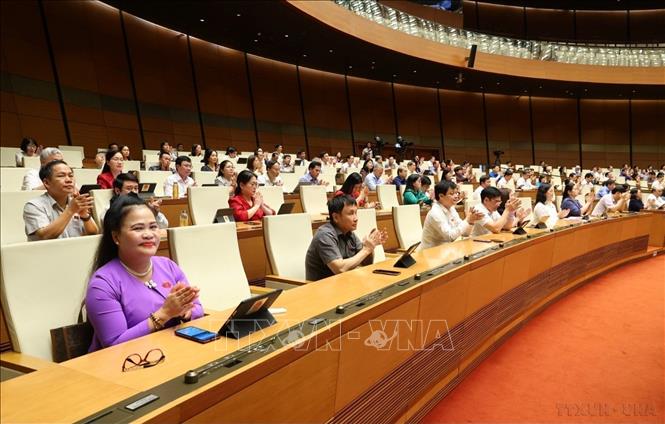 Chiều 29/5/2025, Kỳ họp thứ 9, Quốc hội khóa XV họp phiên toàn thể tại hội trường, biểu quyết thông qua Nghị quyết về thí điểm về một số cơ chế, chính sách đặc thù phát triển nhà ở xã hội và thảo luận về dự án Luật sửa đổi, bổ sung một số điều của Luật Quốc tịch Việt Nam. Ảnh: Văn Điệp - TTXVN