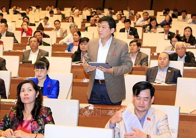 Kỳ họp thứ 11, Quốc hội khóa XIII, đại biểu thảo luận ở hội trường về Dự thảo Nghị quyết của Quốc hội ban hành Nội quy kỳ họp Quốc hội (sửa đổi) và biểu quyết thông qua Nghị quyết về phân bổ ngân sách Trung ương năm 2016. Trong ảnh: Đại biểu Quốc hội Thành phố Hà Nội Chu Sơn Hà phát biểu ý kiến. Ảnh: Doãn Tấn - TTXVN	