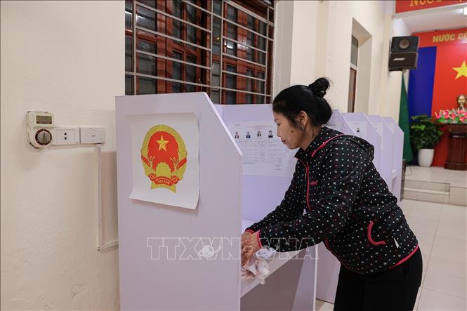 Công tác chuẩn bị tại các điểm bỏ phiếu đã hoàn tất, sẵn sàng phục vụ ngày bầu cử. Ảnh: Phạm Tuấn Anh - TTXVN