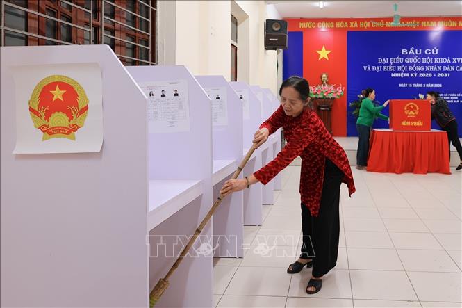 Công tác chuẩn bị tại các điểm bỏ phiếu đã hoàn tất, sẵn sàng phục vụ ngày bầu cử. Ảnh: Phạm Tuấn Anh - TTXVN