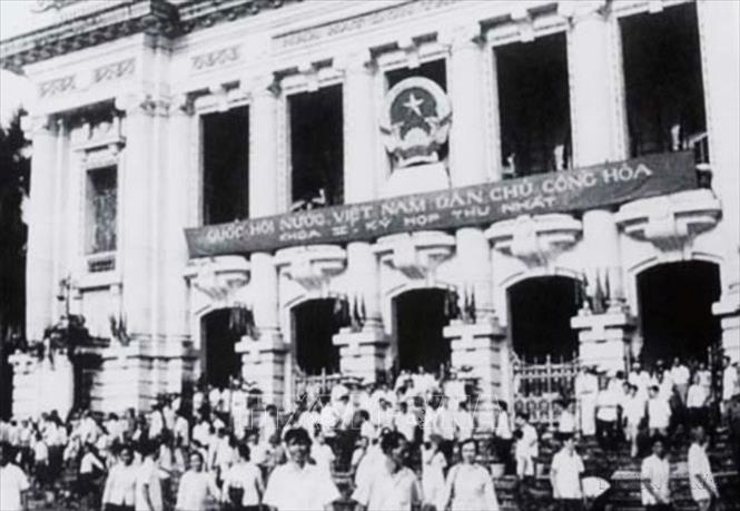 Nhà hát Lớn Hà Nội trong ngày khai mạc Kỳ họp thứ nhất, Quốc hội khóa V (3/6/1975). Ảnh: Tư liệu TTXVN