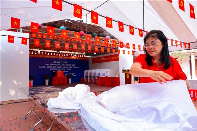 Các điểm bỏ phiếu tại phường Vĩnh Hưng, TP Hà Nội cơ bản đã hoàn tất công tác chuẩn bị, sẵn sàng phục vụ ngày bầu cử. Ảnh: Phạm Tuấn Anh - TTXVN