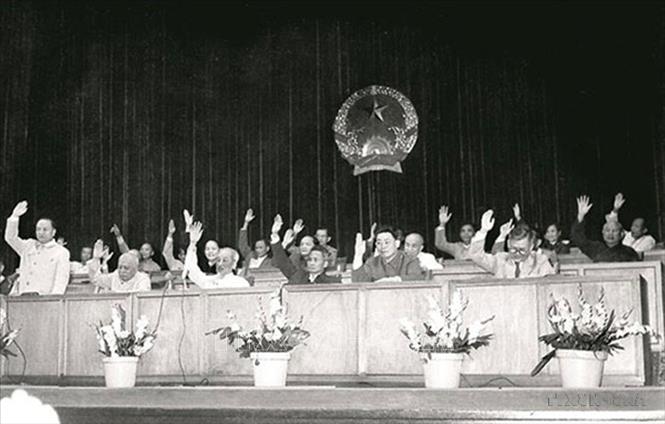 Quốc hội khóa III thông qua Lời kêu gọi Quốc hội các nước ủng hộ nhân dân Việt Nam chống Mỹ xâm lược tại kỳ họp thứ 2, (4/1965). Tư liệu TTXVN