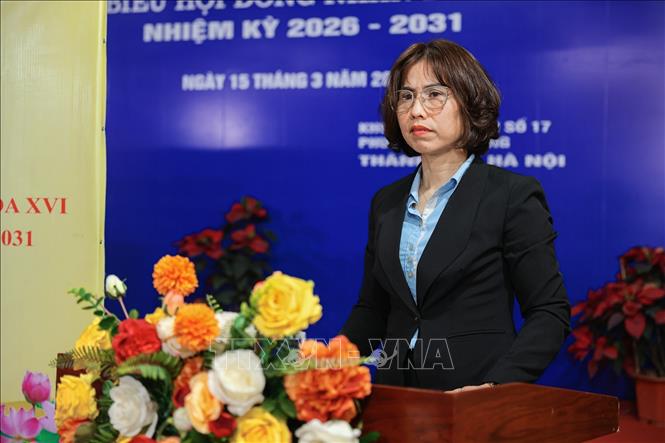 Bà Nguyễn Thị Thanh Huyền, Trưởng ban công tác mặt trận, Phó Bí thư chi bộ tổ 52b - 57 phát biểu tại hội nghị. Ảnh: Phạm Tuấn Anh - TTXVN