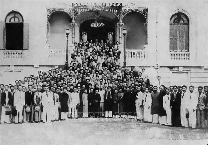 Các đại biểu dự Kỳ họp thứ nhất, Quốc hội khóa I tại Nhà hát Lớn Hà Nội. Ảnh: Tư liệu TTXVN  