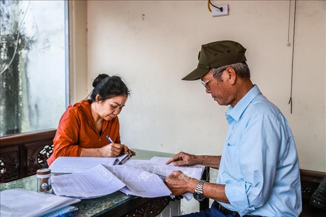 Final checks for the voters' lists in Vinh Hung ward of Hanoi. VNA Photo