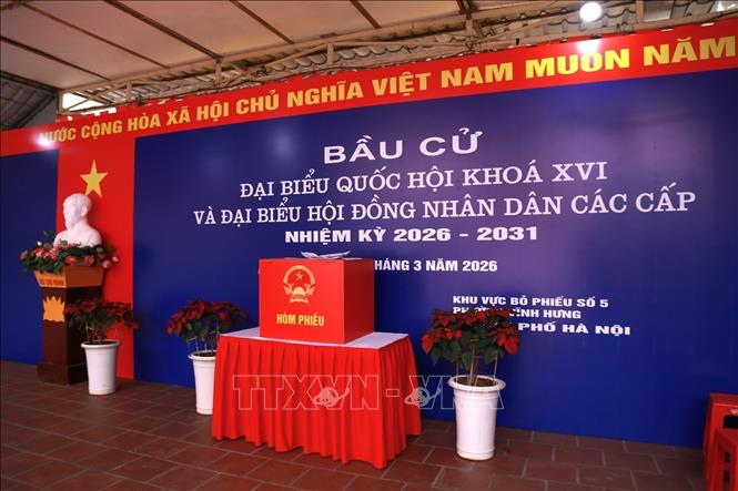 Preparations for the election at the polling stations in Vinh Hung ward of Hanoi. VNA Photo